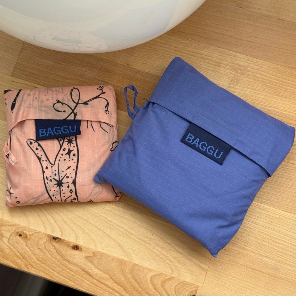 2 BAGGU reusable totes